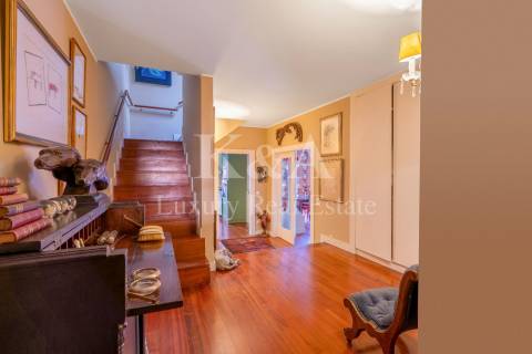 Moradia T4 com jardim e piscina na Foz Velha.