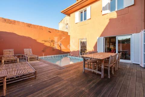 Moradia T4 com jardim e piscina na Foz Velha.