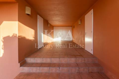 Moradia T4 com jardim e piscina na Foz Velha.