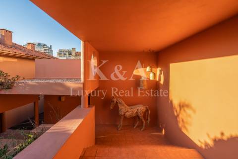 Moradia T4 com jardim e piscina na Foz Velha.