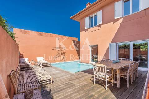 Moradia T4 com jardim e piscina na Foz Velha.