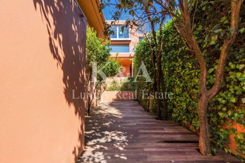 Moradia T4 com jardim e piscina na Foz Velha.