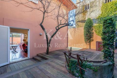 Moradia T4 com jardim e piscina na Foz Velha.