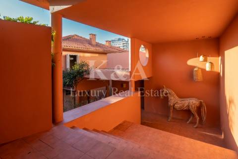 Moradia T4 com jardim e piscina na Foz Velha.