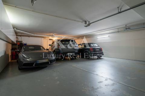 Moradia em condomínio fechado com piscina.