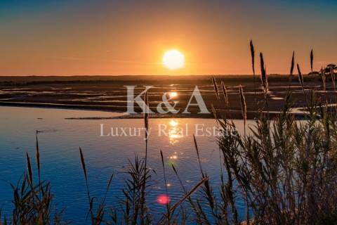 Moradia V6 na frente mar, no Triângulo Dourado.