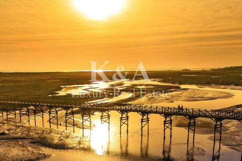 Moradia V6 na frente mar, no Triângulo Dourado.