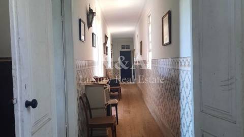 Moradia V6 com terreno para recuperar, próxima da Granja.