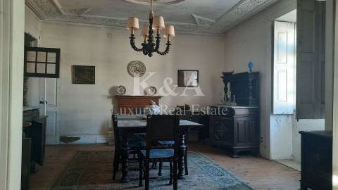 Moradia V6 com terreno para recuperar, próxima da Granja.