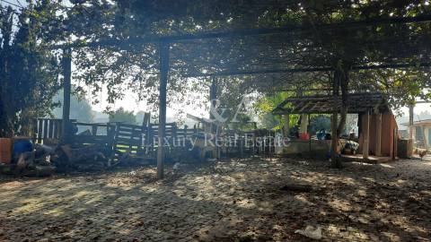 Moradia V6 com terreno para recuperar, próxima da Granja.