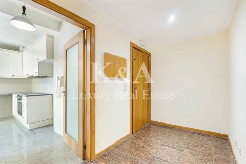 Apartamento T4 na Foz, a escassos metros da praia.