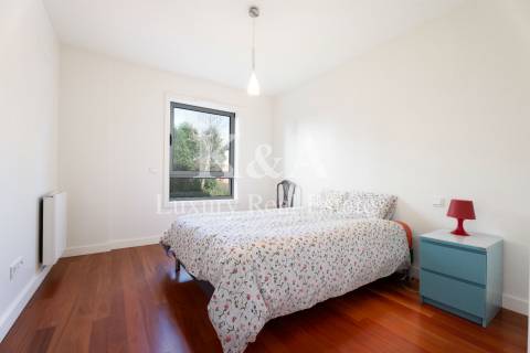 Apartamento T4 em zona tranquila da Foz do Douro.