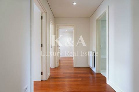 Apartamento T4 em zona tranquila da Foz do Douro.