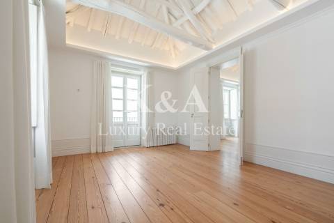 Moradia Centenária na zona histórica da Foz, com vistas rio e mar