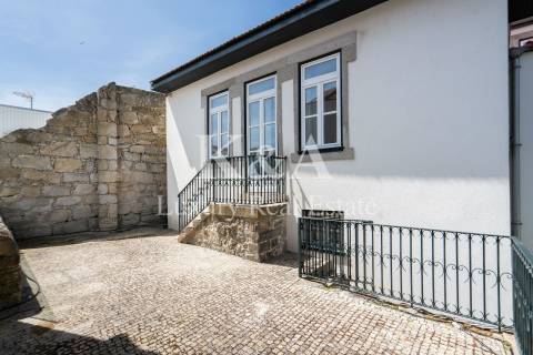 Moradia Centenária na zona histórica da Foz, com vistas rio e mar