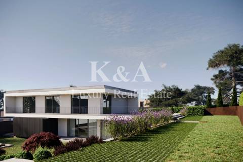 Moradia com piscina, em construção, próxima de Miramar e da praia.