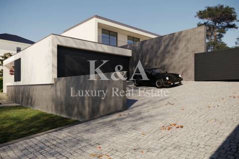 Moradia com piscina, em construção, próxima de Miramar e da praia.