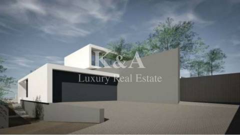 Moradia com piscina, em construção, próxima de Miramar e da praia.