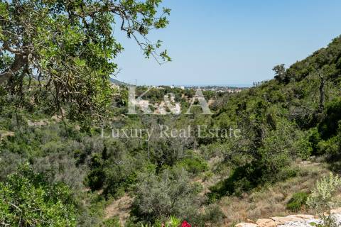 Moradia V4 nova, na serra com vistas de mar, Algarve.