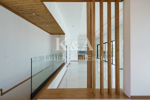 Moradia V4 nova, na serra com vistas de mar, Algarve.