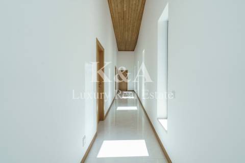 Moradia V4 nova, na serra com vistas de mar, Algarve.