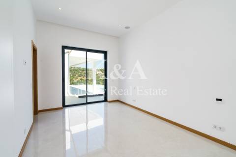 Moradia V4 nova, na serra com vistas de mar, Algarve.