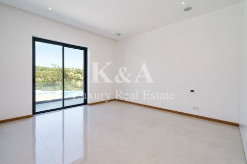 Moradia V4 nova, na serra com vistas de mar, Algarve.