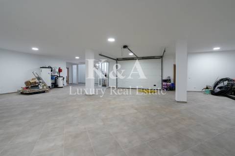 Moradia V4 nova, na serra com vistas de mar, Algarve.