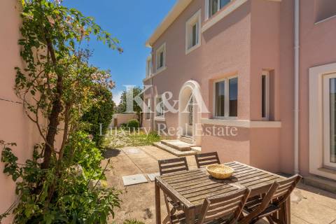 Moradia V5, totalmente remodelada, na Foz.