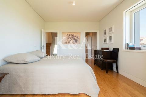 Moradia V5, totalmente remodelada, na Foz.