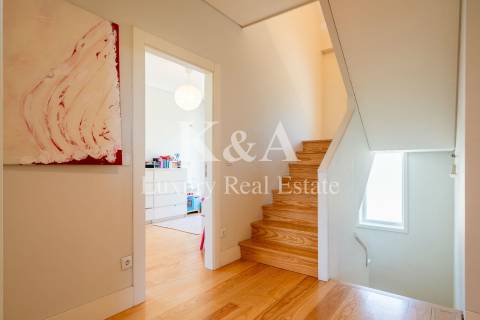 Moradia V5, totalmente remodelada, na Foz.