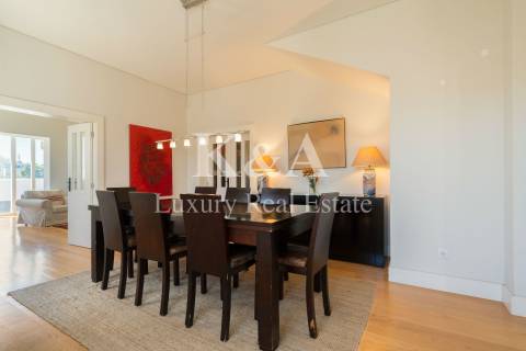 Moradia V5, totalmente remodelada, na Foz.