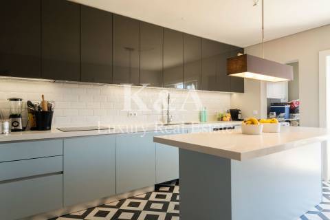 Moradia V5, totalmente remodelada, na Foz.