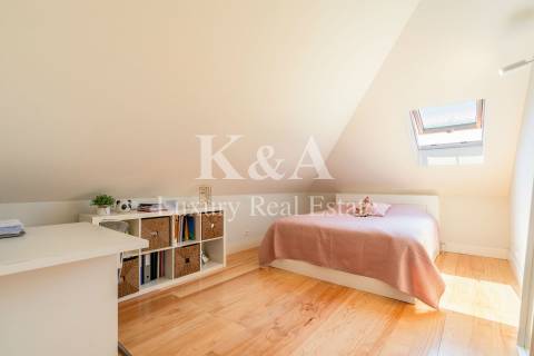 Moradia V5, totalmente remodelada, na Foz.