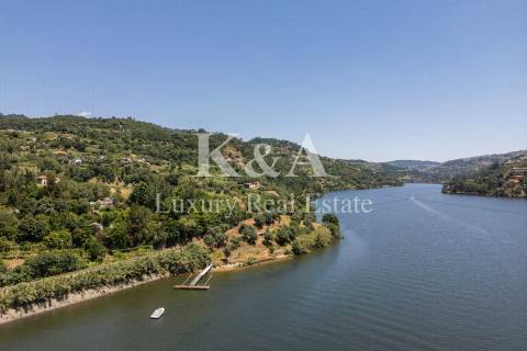 Quinta  com vistas e ancoradouro privado no  Rio Douro.