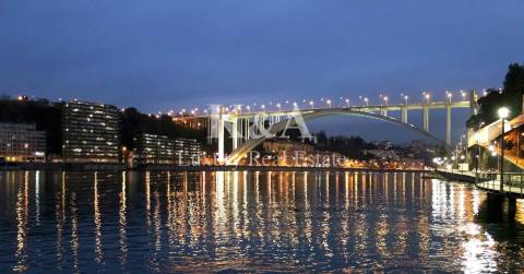 Apartamento com magníficas vistas sobre o Rio Douro