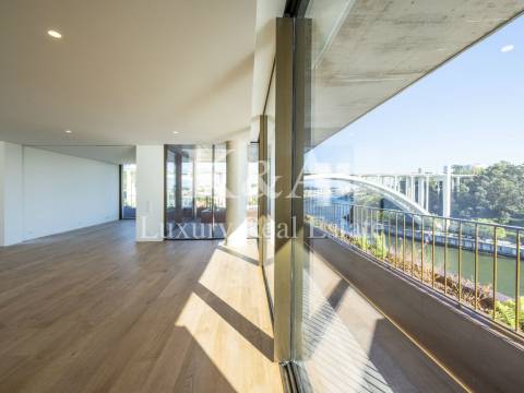 Apartamento com magníficas vistas sobre o Rio Douro