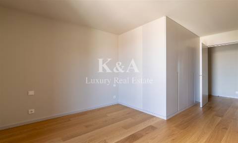 T4 em condomínio fechado.