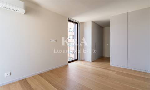 T4 em condomínio fechado.