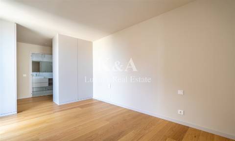 T4 em condomínio fechado.