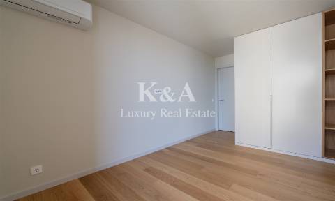 T4 em condomínio fechado.