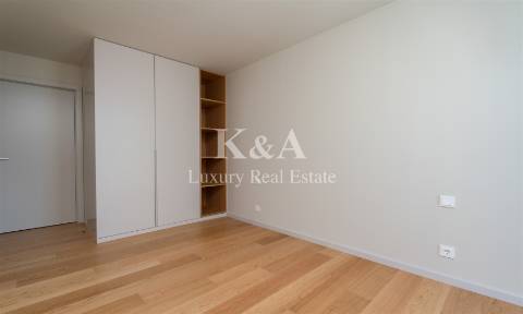 T4 em condomínio fechado.