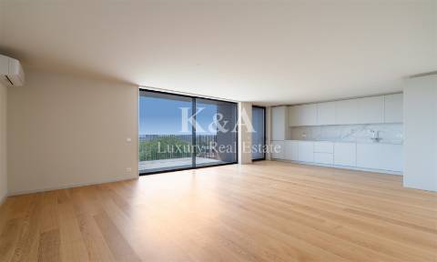 T4 em condomínio fechado.