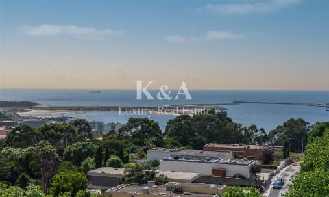 T4 em condomínio fechado.