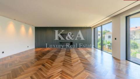 Apartamento T4 com  acabamentos de luxo.