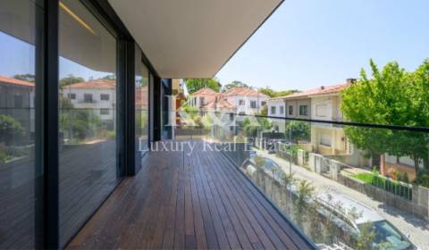 Apartamento T4 com  acabamentos de luxo.