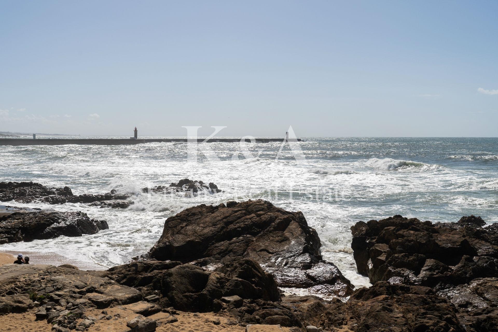 Apartamento T3 duplex, com vista mar, na Foz.