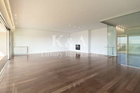 Apartamento T4 na primeira linha do mar.