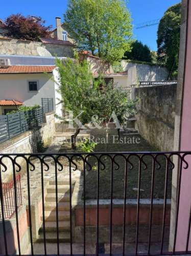 Prédio para recuperar no centro do Porto