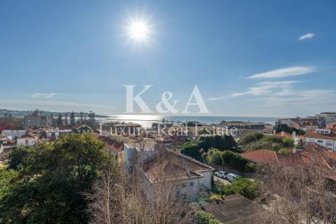 Moradia localizada na  Foz Velha, numa zona tranquila e rodeada por espaços verdes.